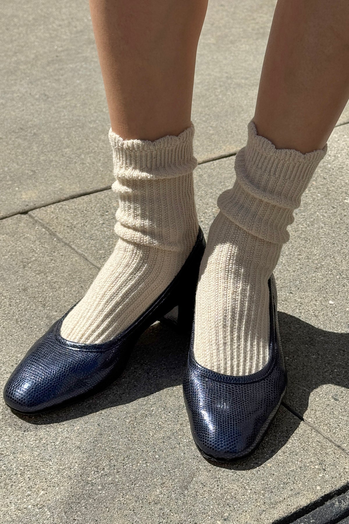 LE BON SHOPPE LINEN SCALLOP SOCKS NATURAL - Image 2
