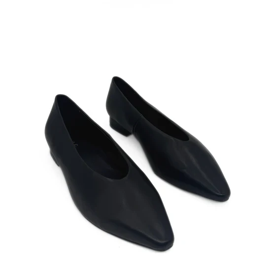 AMIE RAFA REILY POINTED TOE FLAT BLACK LEATHER - Image 4